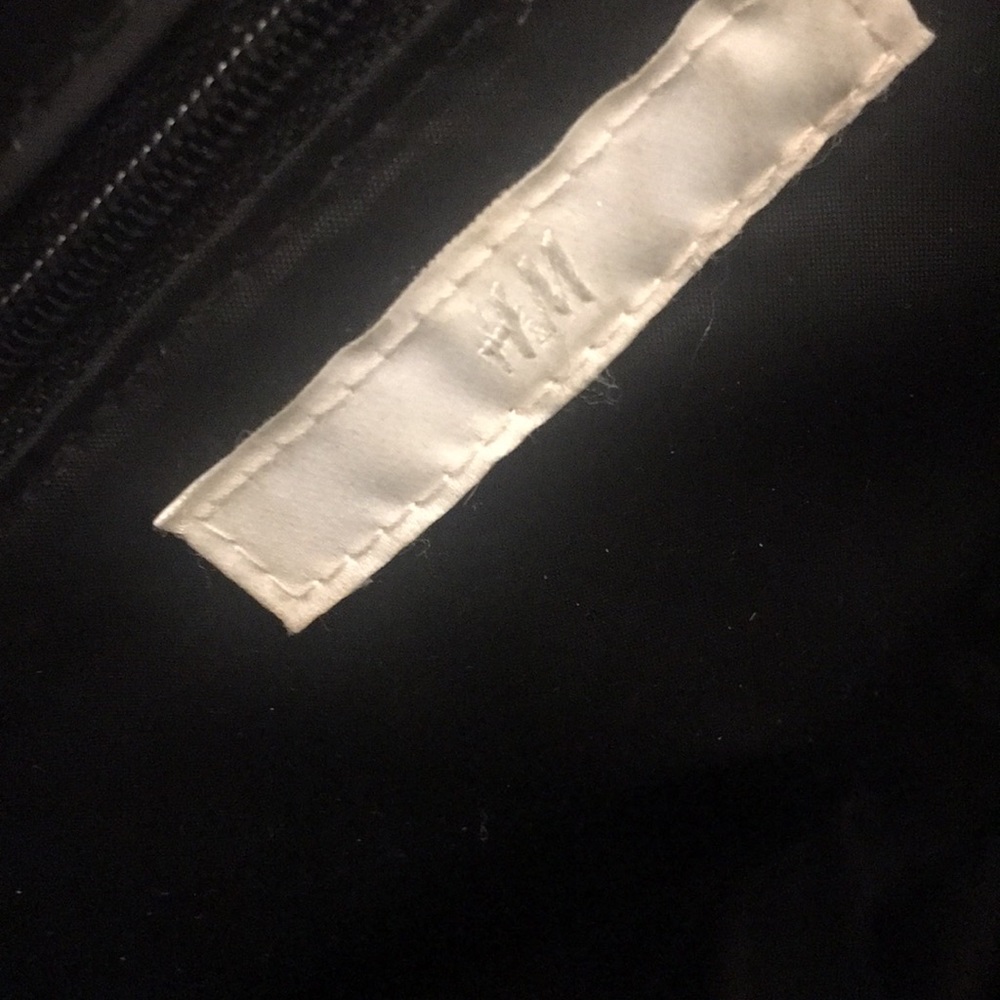 Large H&M Pocket Book - Picture 4 of 16